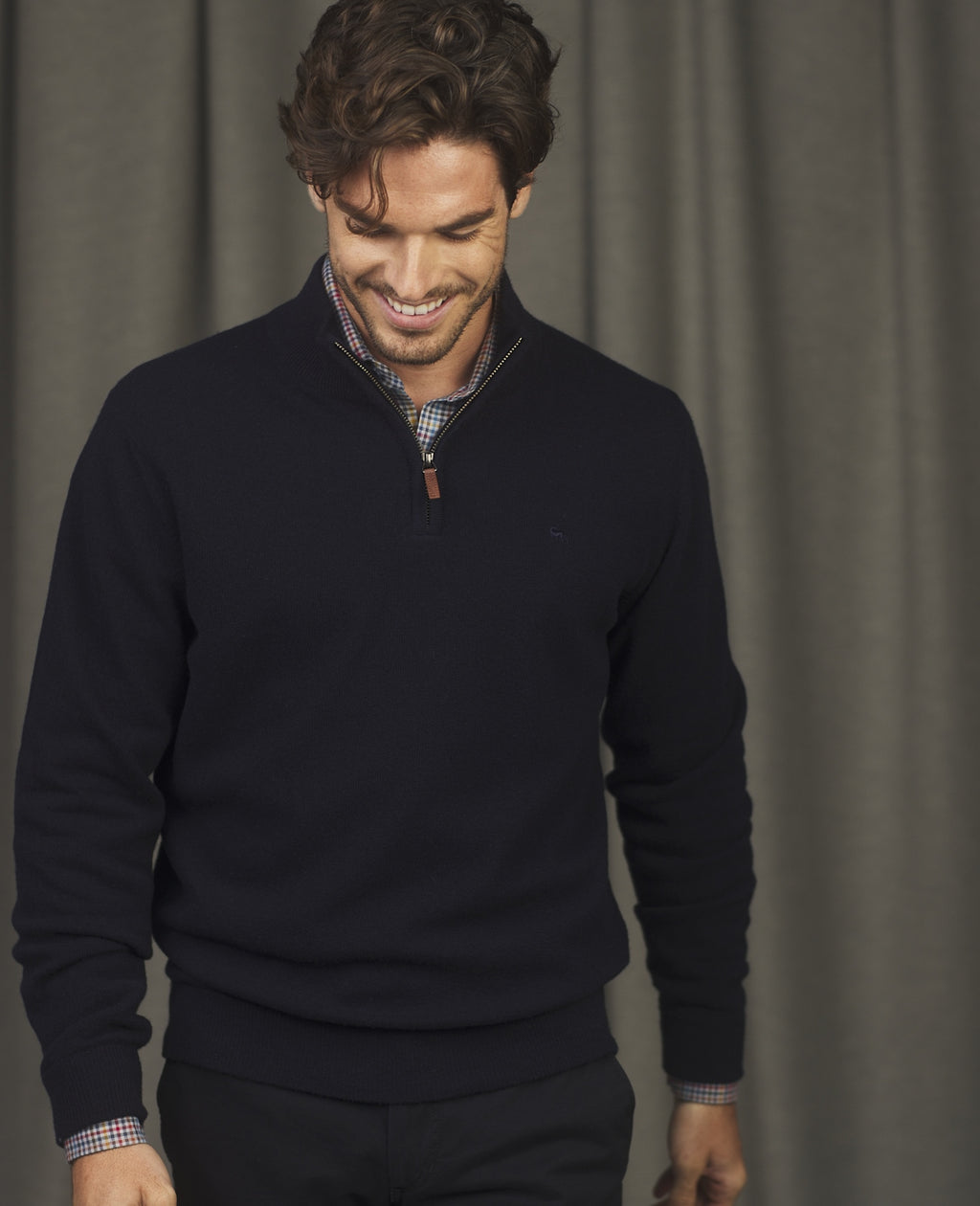 Magee Lunnaigh Lambswool 1/4 Zip Jumper in Navy