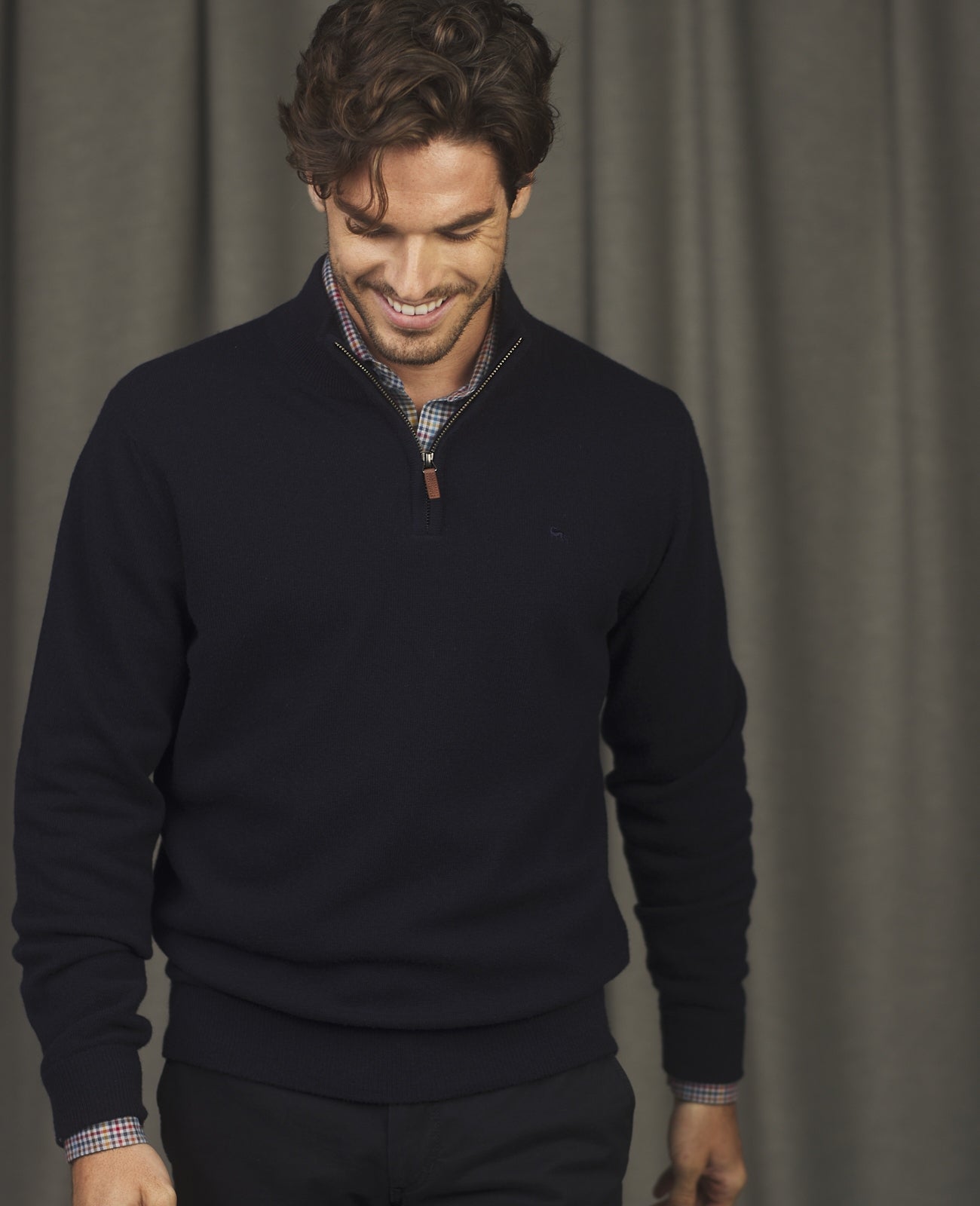 Magee Lunnaigh Lambswool 1/4 Zip Jumper in Navy