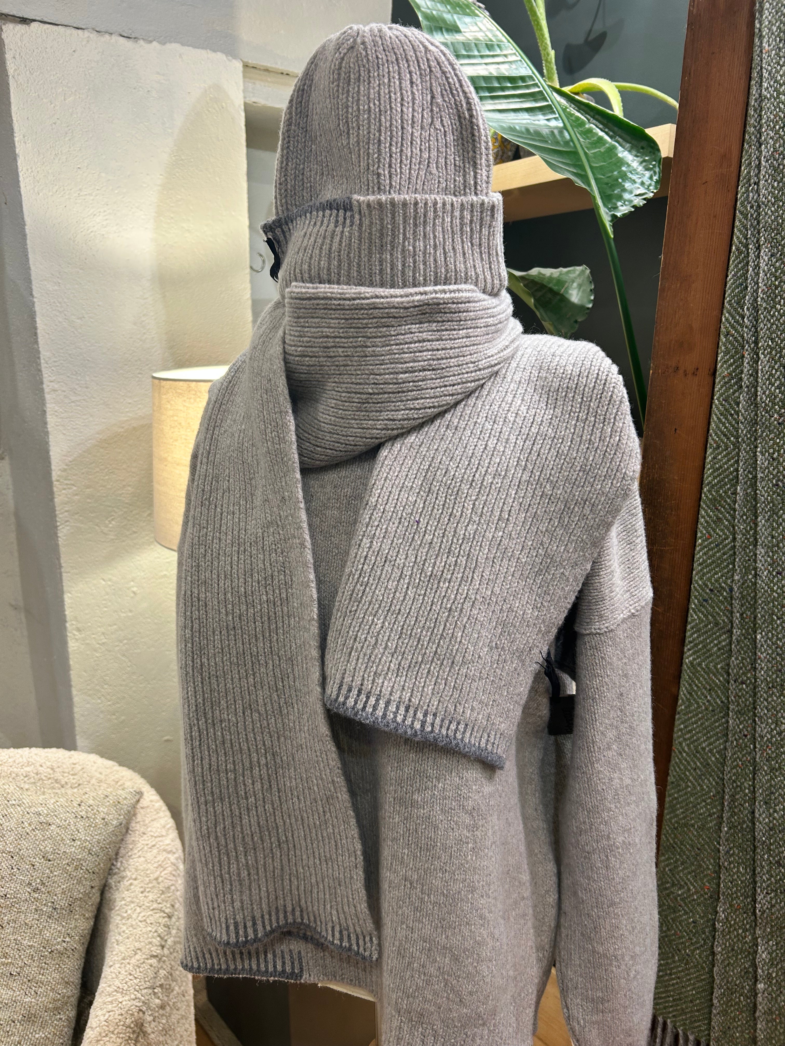 Fisherman Out of Ireland Blanket Stitch Crewneck Sweater - Porridge/Grey