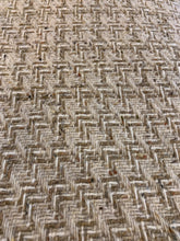 Load image into Gallery viewer, GBD Houndstooth Beige/Cream Throw